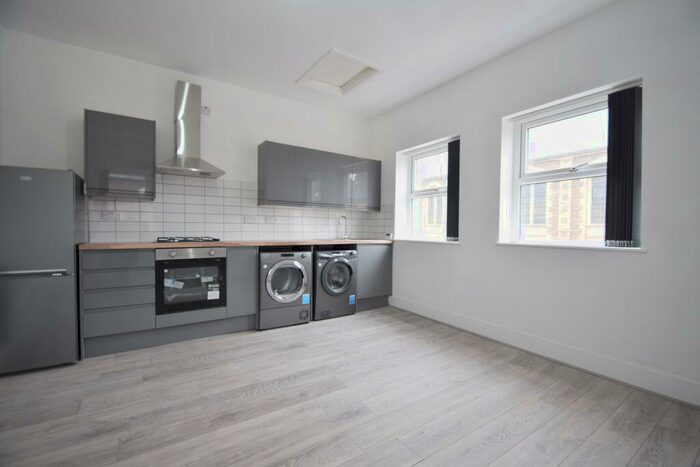 2 Bedroom Flat To Rent In Minny Street, Cathays, CF24