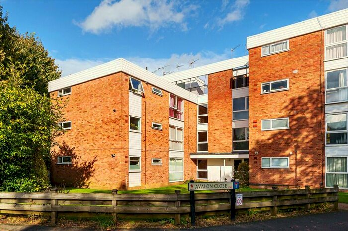 1 Bedroom Flat To Rent In Avalon Close, Enfield, EN2