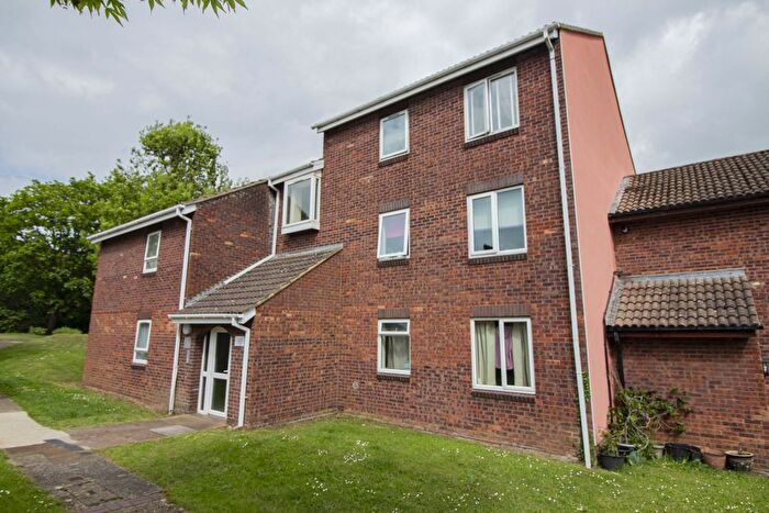 2 Bedroom Flat For Sale In Maple Court, Frome, BA11