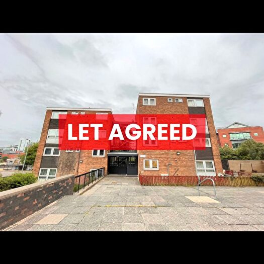 3 Bedroom Flat To Rent In Marlborough Grange, Leeds, LS1