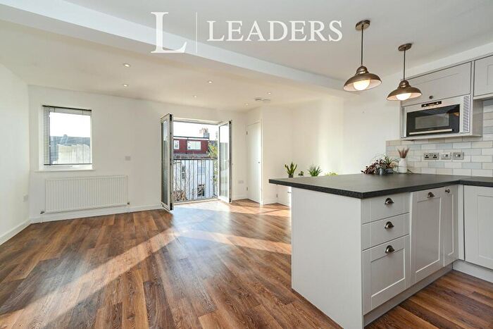 2 Bedroom Flat To Rent In Livingstone Road, Hove, BN3