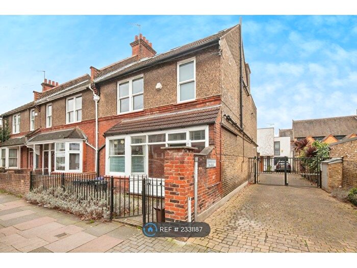 3 Bedroom Maisonette To Rent In Tranmere Road, London, SW18