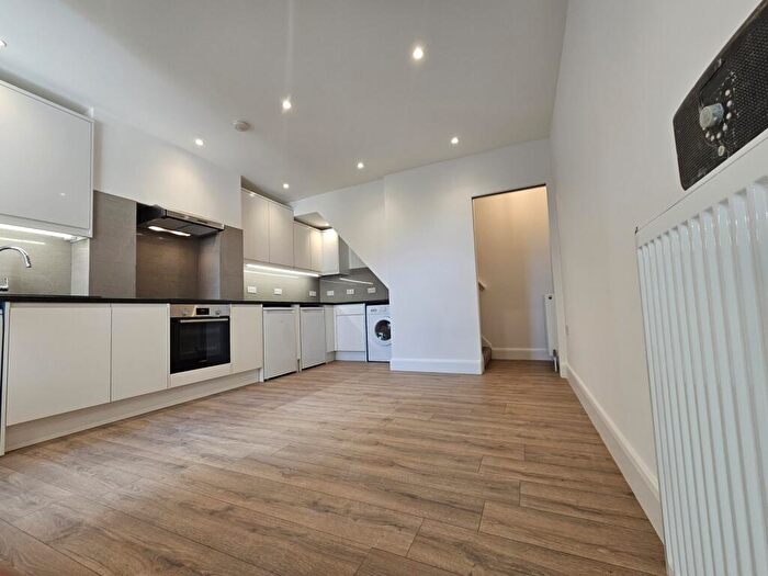 2 Bedroom Flat To Rent In East Barnet Road, Barnet, EN4