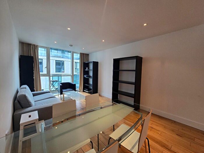 2 Bedroom Apartment To Rent In Times Square, London, E1