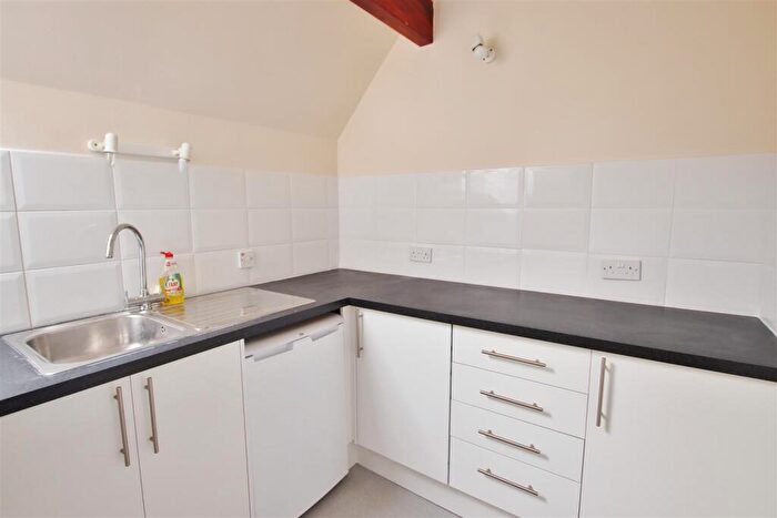 2 Bedroom Apartment For Sale In The Ropewalk, Bradford-On-Avon, BA15