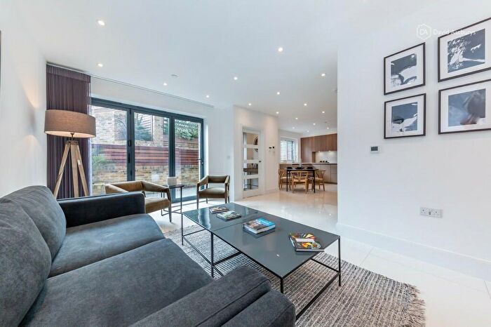 4 Bedroom Mews To Rent In Pattison Road, Hampstead Borders, London, NW2