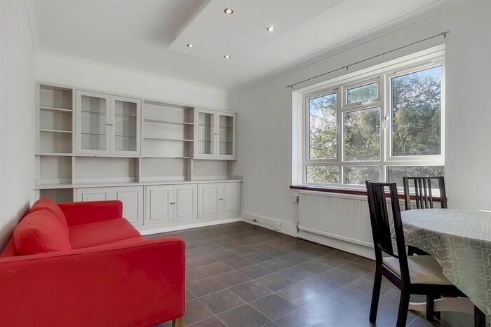 3 Bedroom Flat To Rent In Perry Vale, Forest Hill, SE23