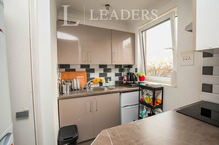 Studio To Rent In Porchester Mead, Beckenham, BR3