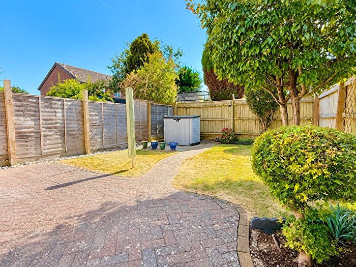 1 Bedroom Flat For Sale In Dibden Close, Throop, Bournemouth, BH8