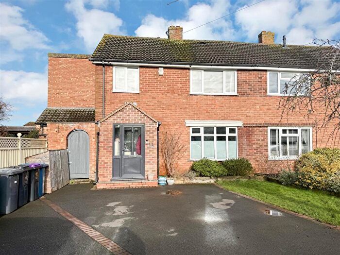 3 Bedroom Semi-Detached House For Sale In St. Lawrence Boulevard, Radcliffe-On-Trent, Nottingham, NG12