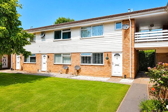 1 Bedroom Maisonette To Rent In Highclere Court, Knaphill, Woking, Surrey, GU21