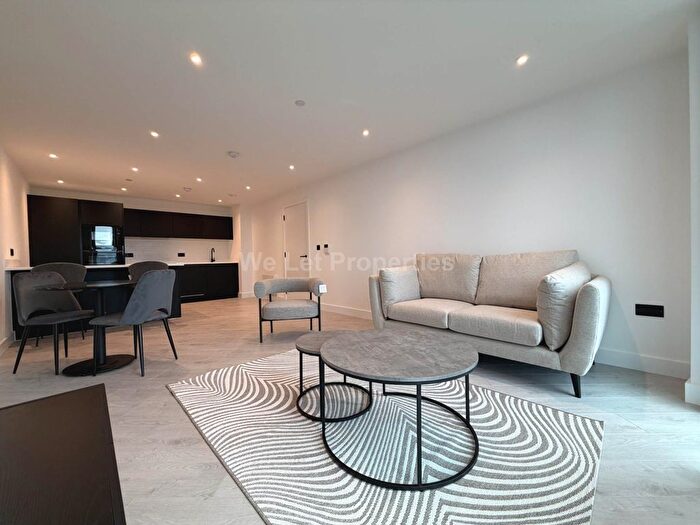 2 Bedroom Flat To Rent In Vista River Gardens, Trinity Way, M3