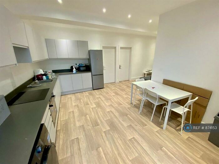3 Bedroom Flat To Rent In Clarendon Road, Luton, LU2