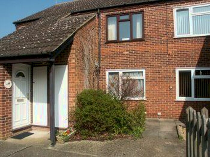 2 Bedroom Flat To Rent In Field End, Blakes Road, Wargrave, Reading, RG10