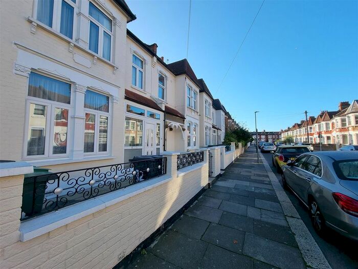 2 Bedroom Flat To Rent In Boundary Road, Wood Green, London N22