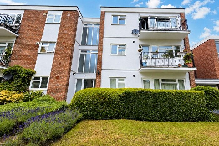 2 Bedroom Flat To Rent In Hilgay Cross Lanes, Guildford, GU1