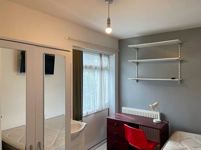 5 Bedroom Semi-Detached House To Rent In Metchley Drive, Selly Oak, Birmingham, B17