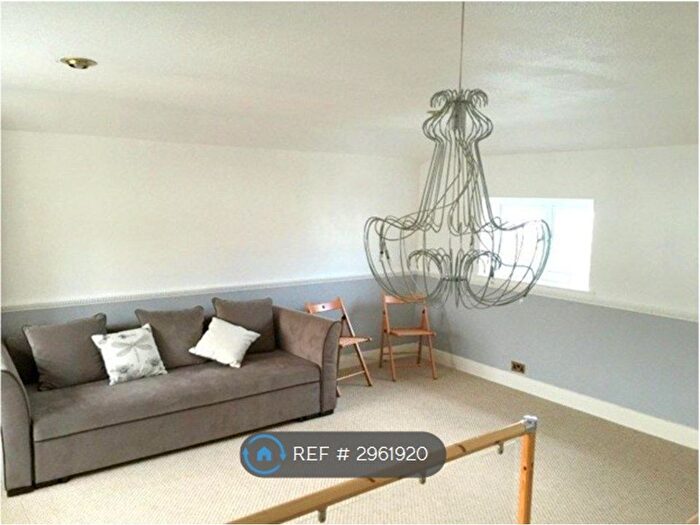 2 Bedroom Flat To Rent In Windmill Lane, Greenford, UB6