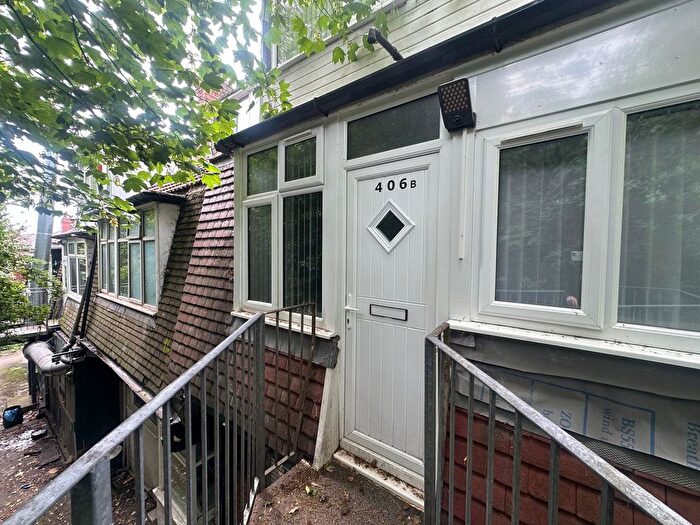 4 Bedroom Flat To Rent In Burley Road, Leeds, West Yorkshire, LS4