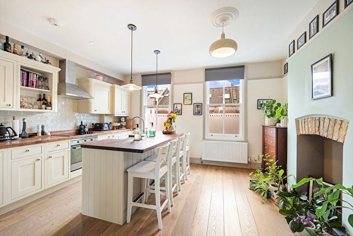 2 Bedroom Maisonette To Rent In Grove Place, Acton, W3