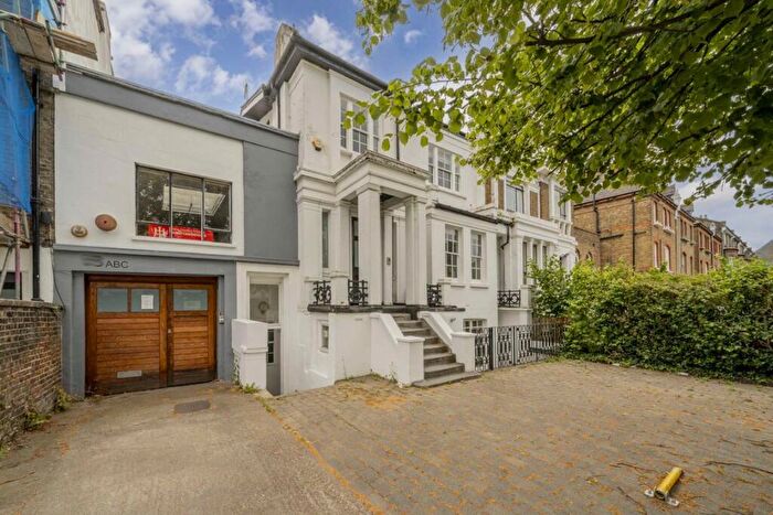 3 Bedroom Flat To Rent In Tollington Park, London, N4