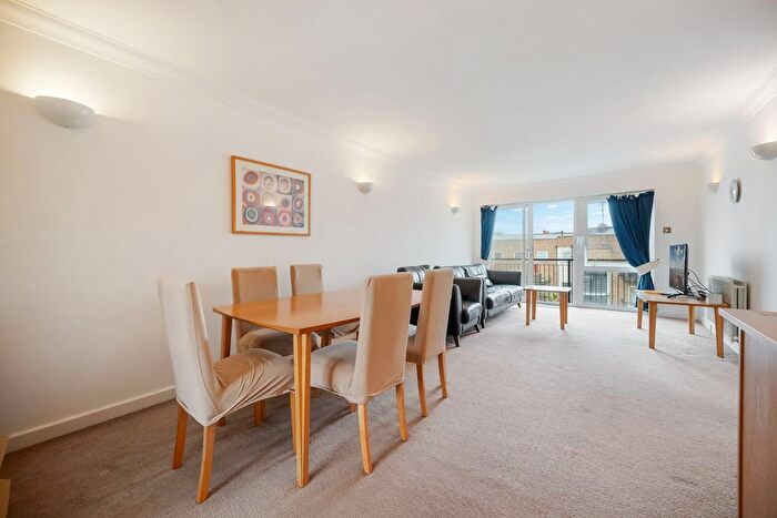 2 Bedroom Flat To Rent In Bacon Street, London, E2