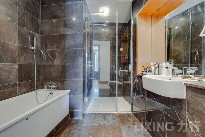 3 Bedroom Apartment For Sale In Crossharbour Plaza, Canary Wharf, E14