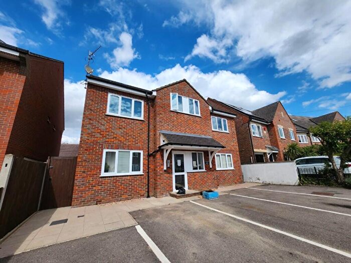 1 Bedroom Apartment To Rent In Hedley Road, St. Albans, Hertfordshire, AL1