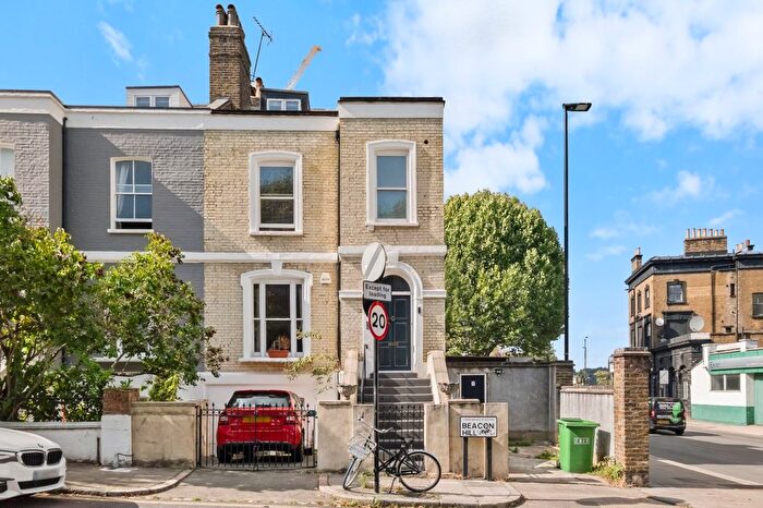6 Bedroom Semi-Detached House To Rent In Beacon Hill, Islington, N7