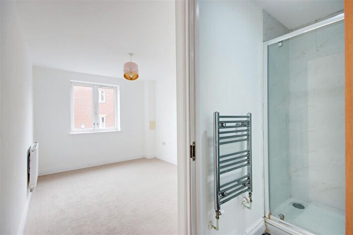 2 Bedroom Flat For Sale In Chalfont Road, London, SE25