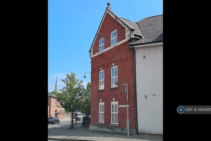 2 Bedroom Flat To Rent In Conigre Square, Trowbridge, BA14