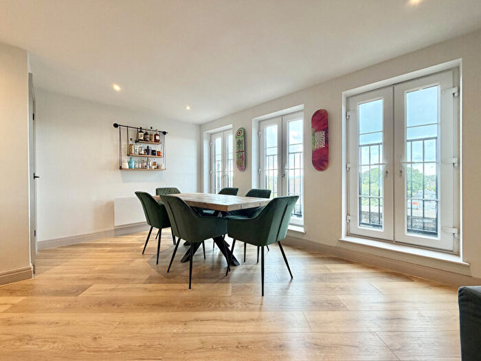 1 Bedroom Apartment For Sale In Commercial Road, Poole, BH14
