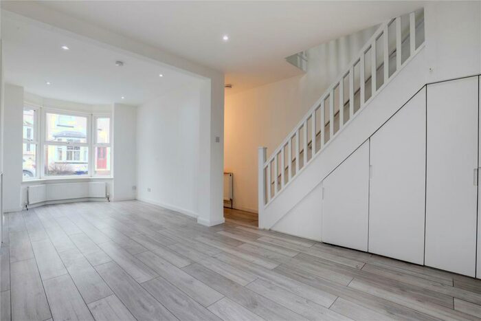 3 Bedroom Terraced House To Rent In Belle Vue Road, Reading, Berkshire, RG1