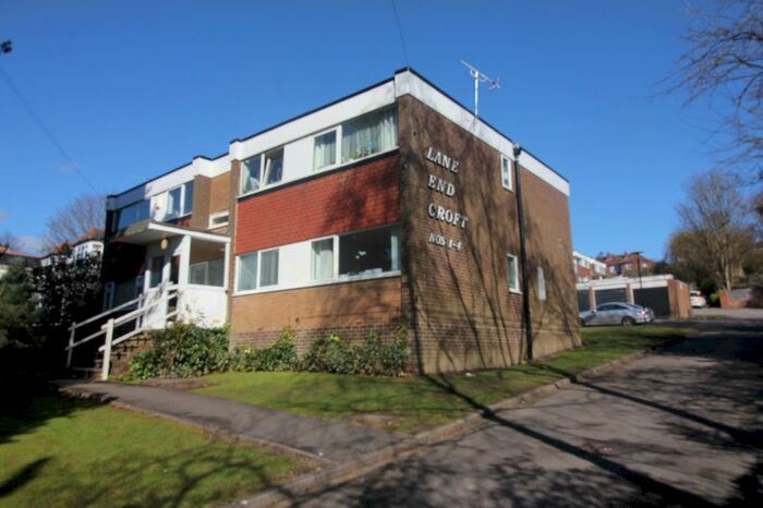 2 Bedroom Flat To Rent In Lane End Croft, Leeds, West Yorkshire, LS17