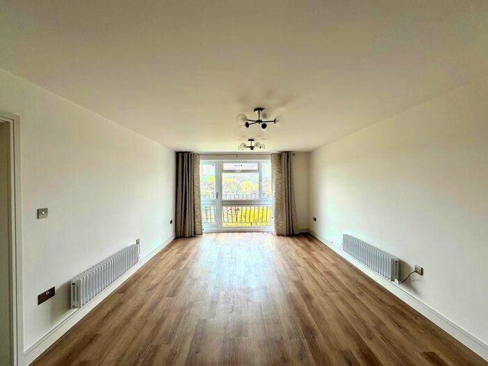 2 Bedroom Apartment To Rent In Somerset Road, Barnet, EN5