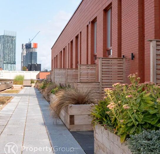 3 Bedroom Apartment For Sale In Spinners Way, Manchester, M15