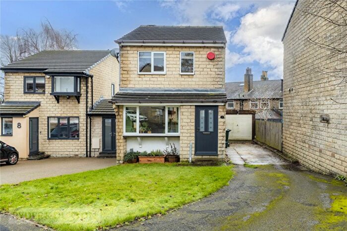 2 Bedroom Detached House For Sale In Portland Close, Lindley, Huddersfield, West Yorkshire, HD3