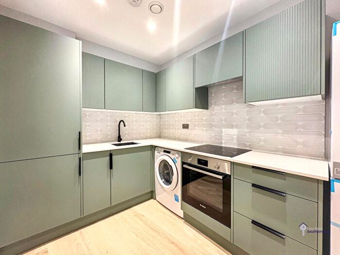 1 Bedroom Flat To Rent In Waterloo House, PO7