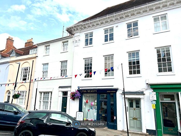 1 Bedroom Flat To Rent In Church Street, Warwick, CV34