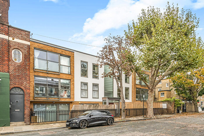 2 Bedroom Apartment For Sale In Coleman Fields, London, N1