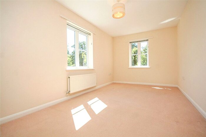 2 Bedroom Flat To Rent In Wade Court, Cheltenham, Glos, GL51