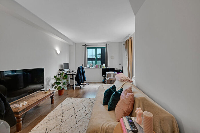 1 Bedroom Apartment To Rent In Mansell Street, Aldgate Place, E1