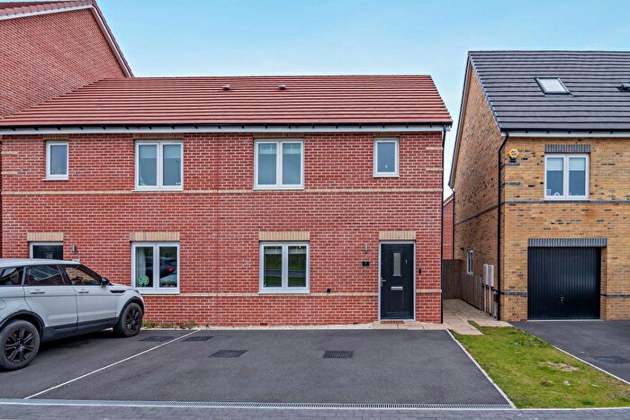 3 Bedroom Semi Detached House For Sale In Tulip Close, Castleford, West Yorkshire, WF10