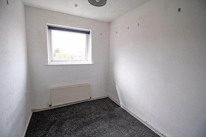 2 Bedroom Flat For Sale In Coniston Avenue, Farnworth, Bolton, BL4