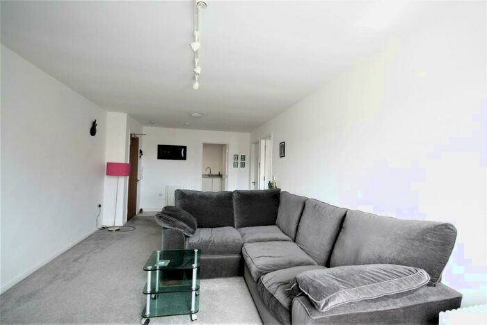 1 Bedroom Flat To Rent In Hoddern Hse, South Coast Road, BN10