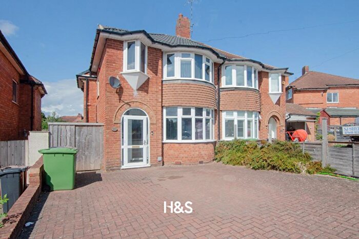3 Bedroom Semi-Detached House For Sale In Valley Road, Solihull, B92