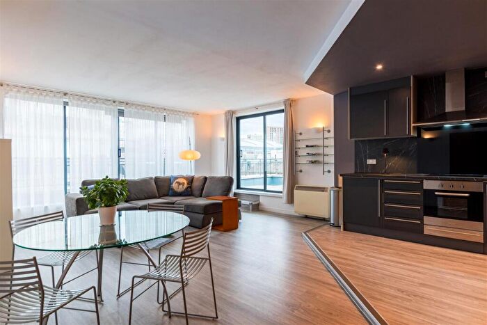2 Bedroom Apartment For Sale In Penthouse, South Parade, Leeds, LS1