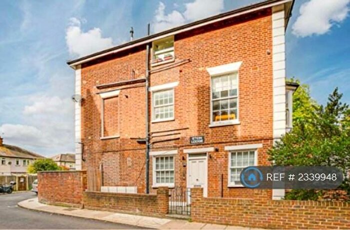 2 Bedroom Flat To Rent In Rosemary Lane, London, SW14