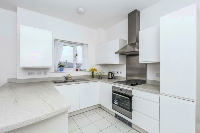 2 Bedroom Flat To Rent In Beacon House, Fford Y Mileniwm, Barry, CF62