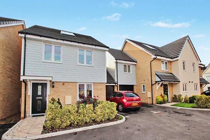 3 Bedroom Link Detached House To Rent In Elms Court, Westcliff-On-Sea, Essex, SS0